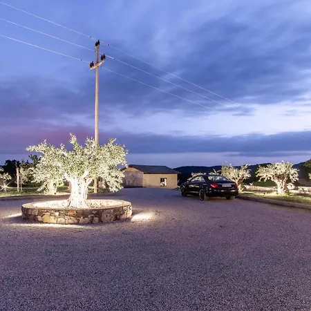 Vineyard View Karst Hermes Art Apartamento Sežana