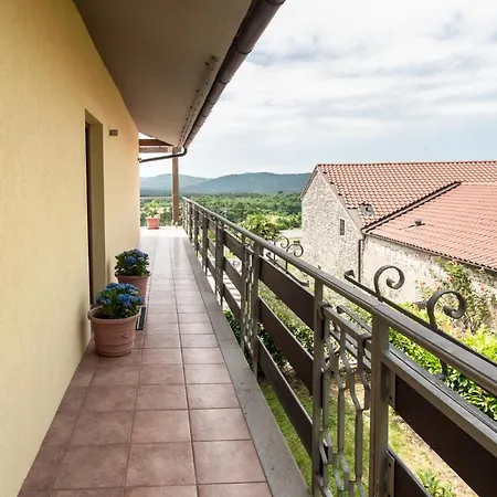 Vineyard View Karst Hermes Art Apartamento