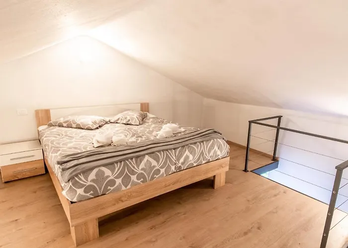 The View Hermes Art Sežana